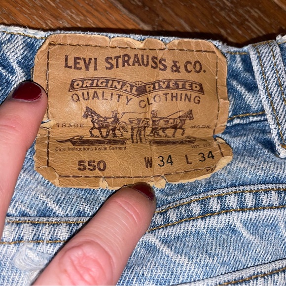 Men’s Vintage Distressed Levi’s 505 zipper fly denim jeans - Picture 4 of 9